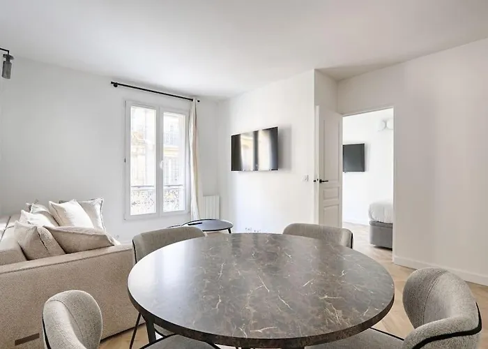 דירה Saussier Ternes Charming 4p *